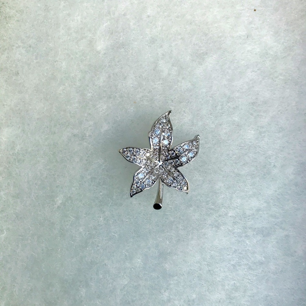 Gorgeous Crystal Stone Leaves Pin ✨🍁✨